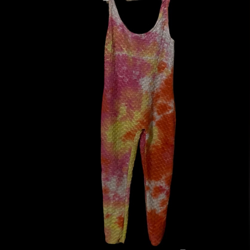 Fitted colorful jumpsuit.